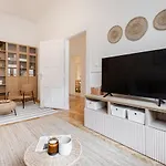 Sassy Lee Apartment *